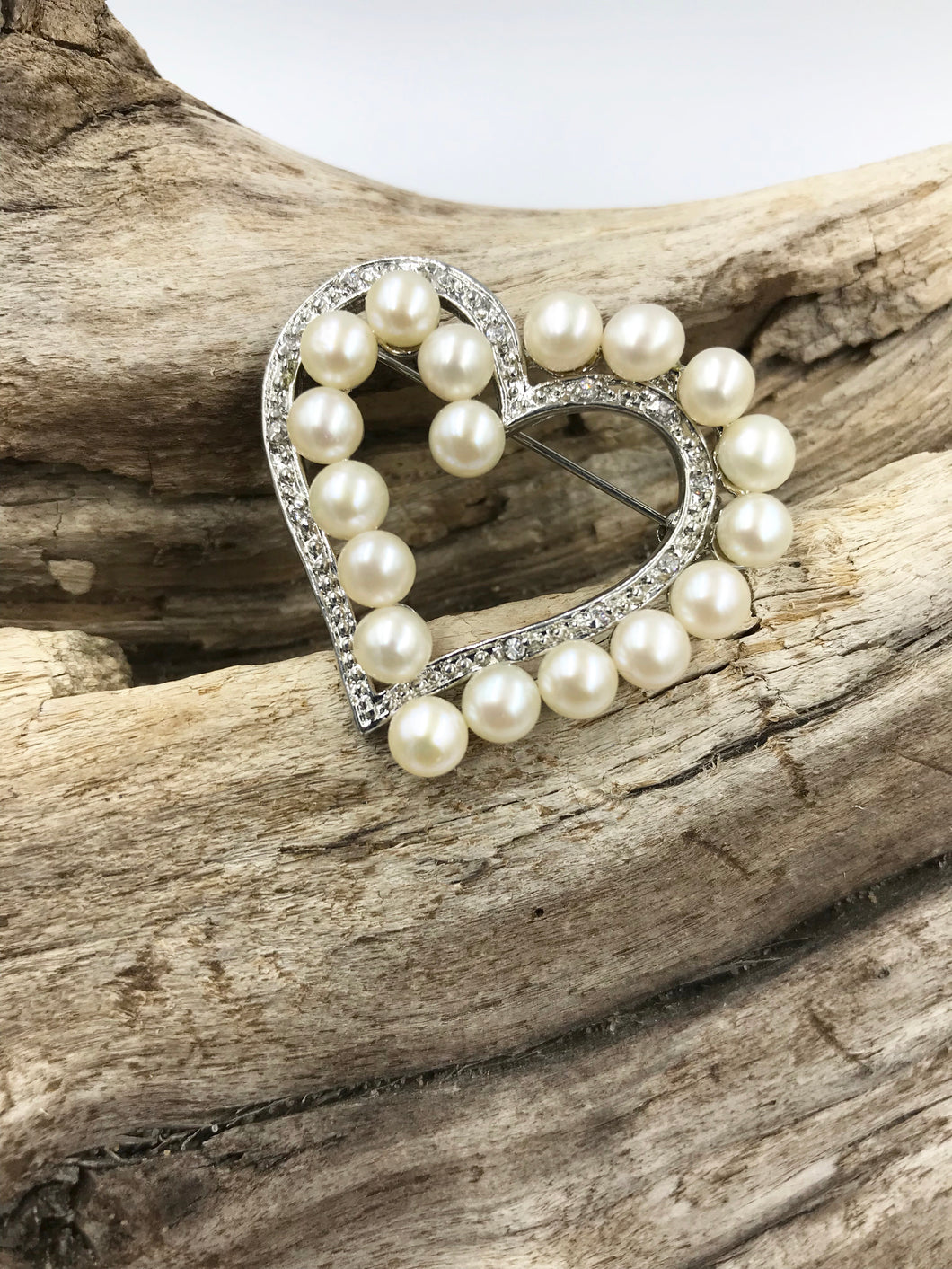 Brooch009